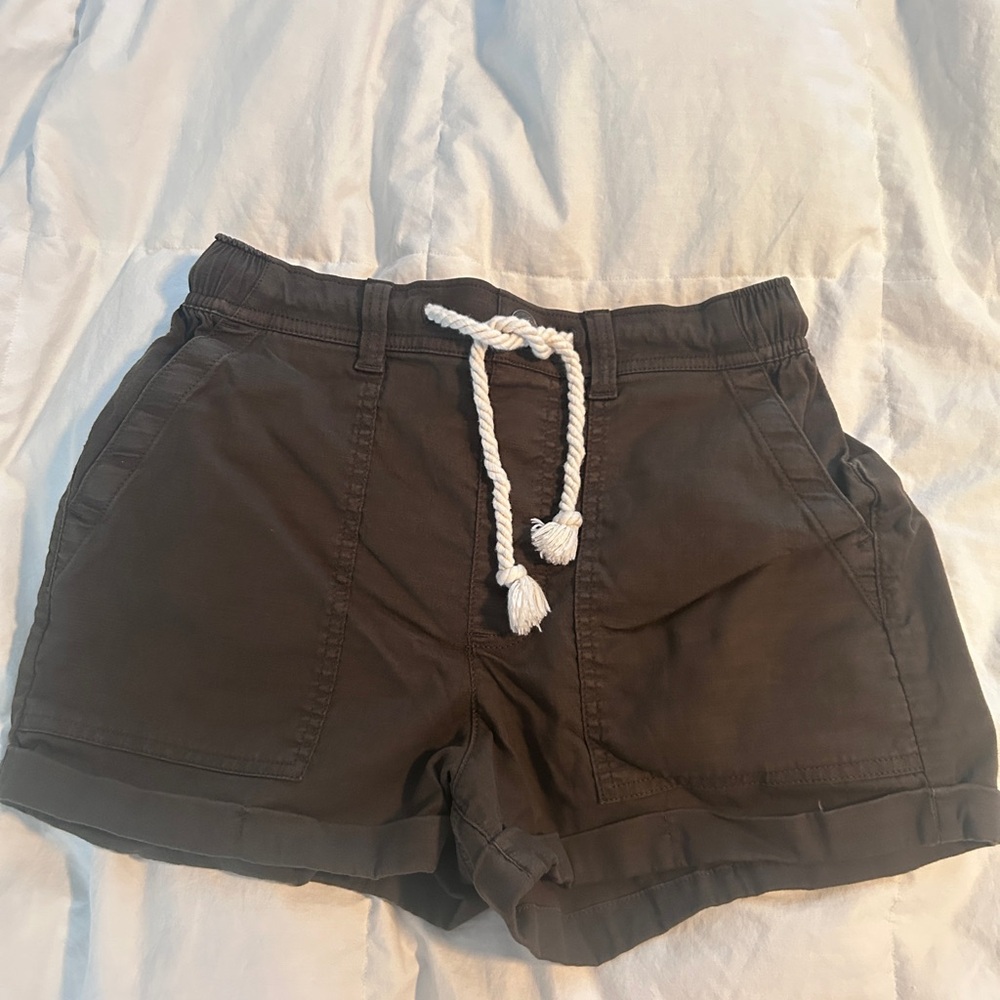SO High Rise Utility Shorts in Army Green